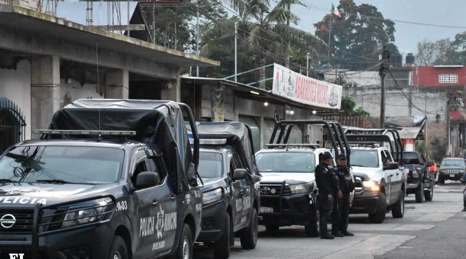 Disparan contra vehículo y dos policías en Rafael Delgado