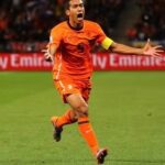 Goles maravillosos de la Copa Mundial: Van Bronckhorst sorprende a Uruguay
