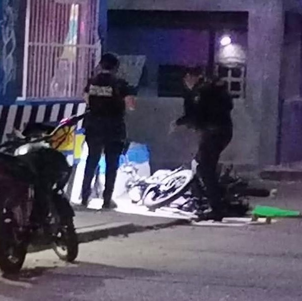 Asesinan a joven frente a barbería en Las Choapas; su hermano, herido tras ataque armado
