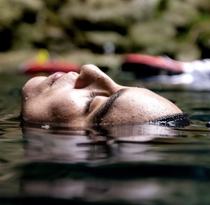 Camila Jaber conquista el “inframundo maya” y rompe récord nacional en apnea