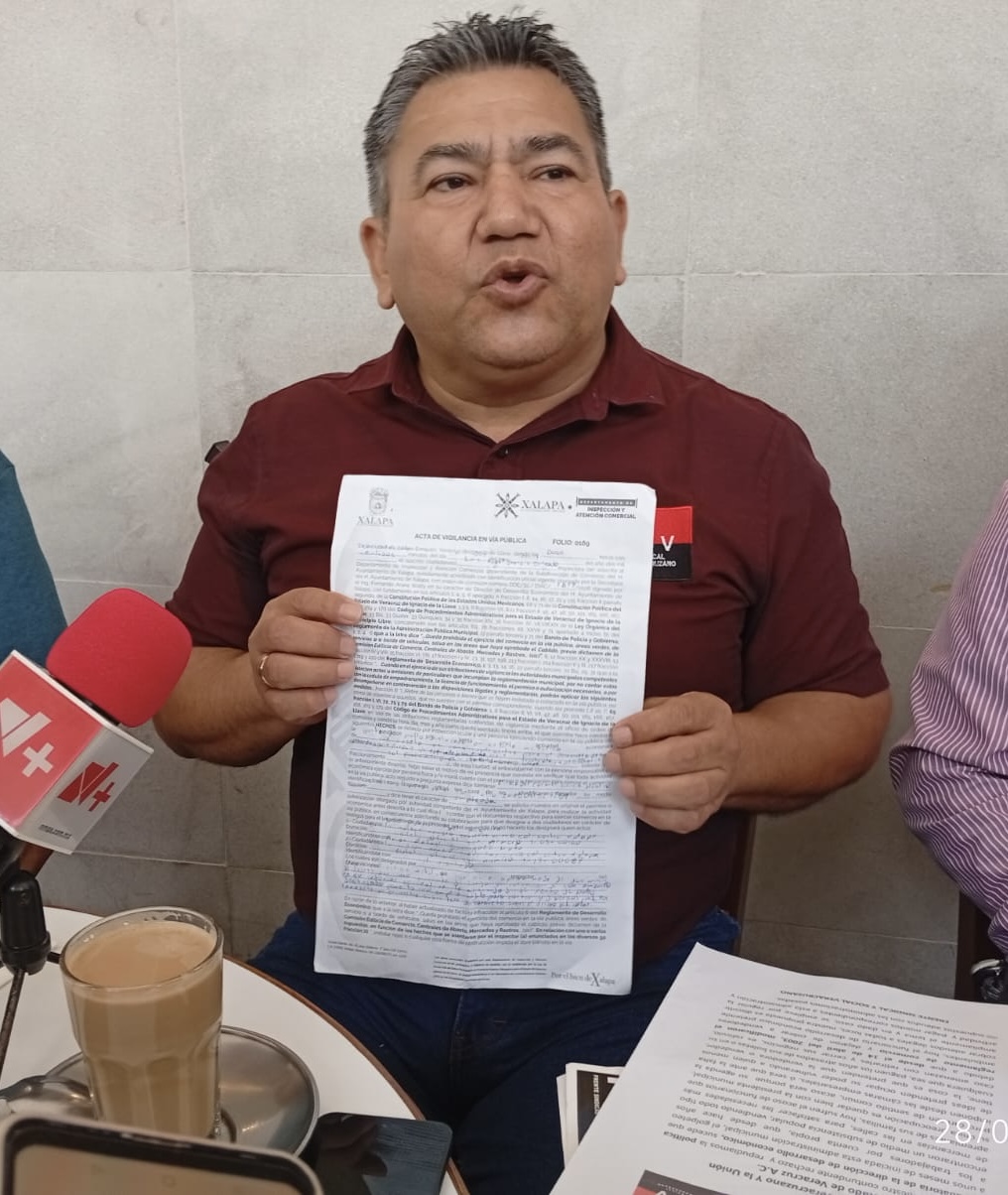 Amenaza director de Desarrollo Económico de Xalapa a vendedores ambulantes con ‘pagas o te vas’, dicen