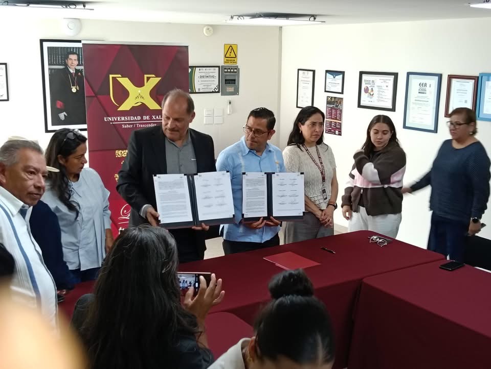 Acover y UX, en alianza por el desarrollo de la educación