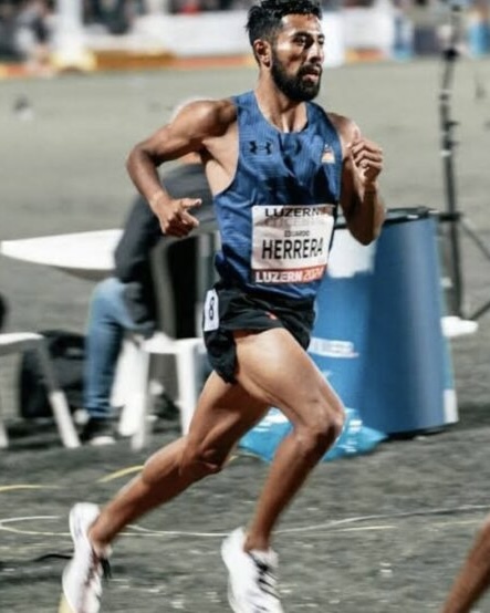 Rompe Eduardo Herrera récord mexicano en 3 mil metros en la Diamond League en Shanghái